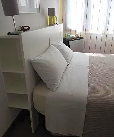 Livia Oliva 2*